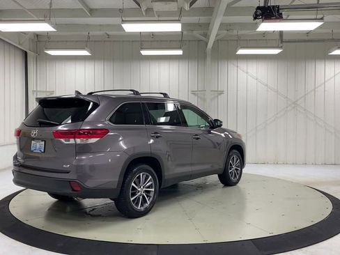 Used 2019 Toyota Highlander XLE FWD image 8