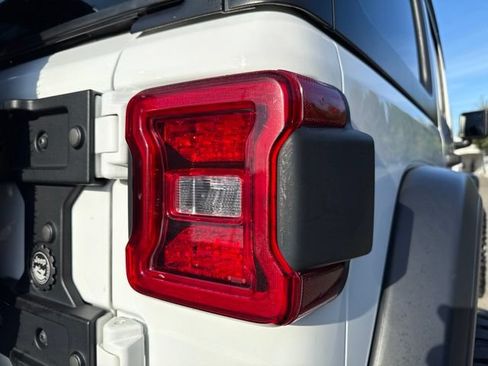 Used 2018 Jeep Wrangler Unlimited Sport S AWD/4WD image 13