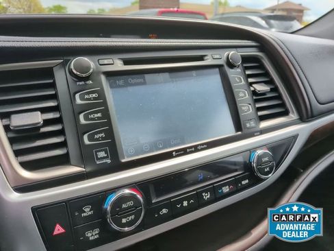 Used 2016 Toyota Highlander Limited AWD/4WD image 17
