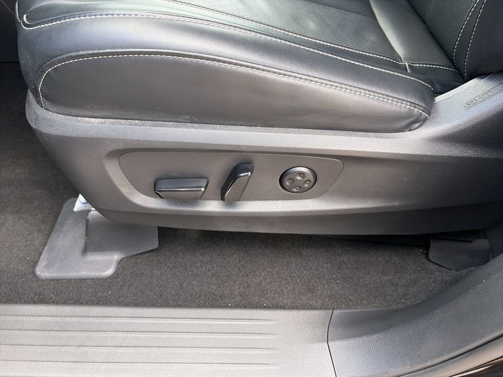 Used 2023 INFINITI QX60 Luxe w/ Cargo Package FWD image 12