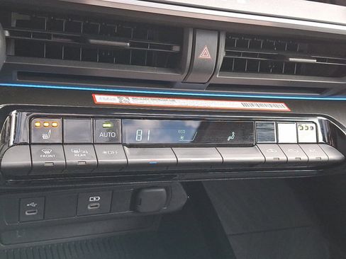 Used 2025 Toyota Prius AWD image 16