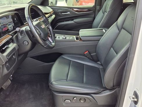 Used 2022 Cadillac Escalade ESV Luxury image 4