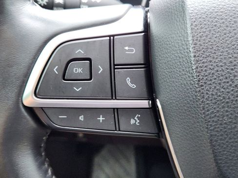 Used 2021 Toyota Highlander XLE FWD image 23