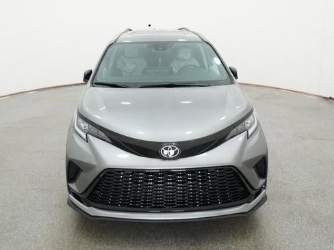 New 2026 Toyota Sienna XSE image 15