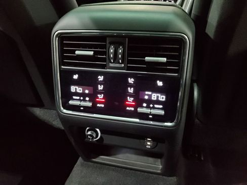 Used 2019 Porsche Cayenne AWD/4WD image 24