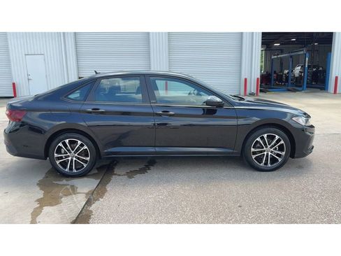 Used 2025 Volkswagen Jetta Sport FWD image 9