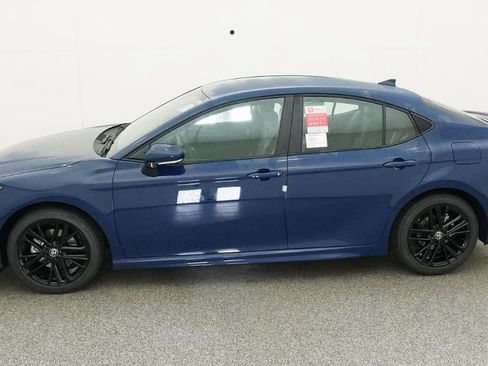 New 2026 Toyota Camry SE FWD image 3