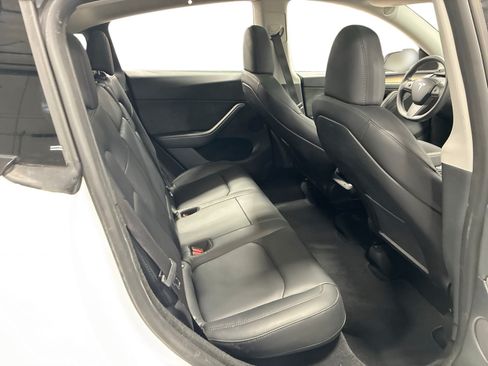 Certified 2023 Tesla Model Y AWD image 11