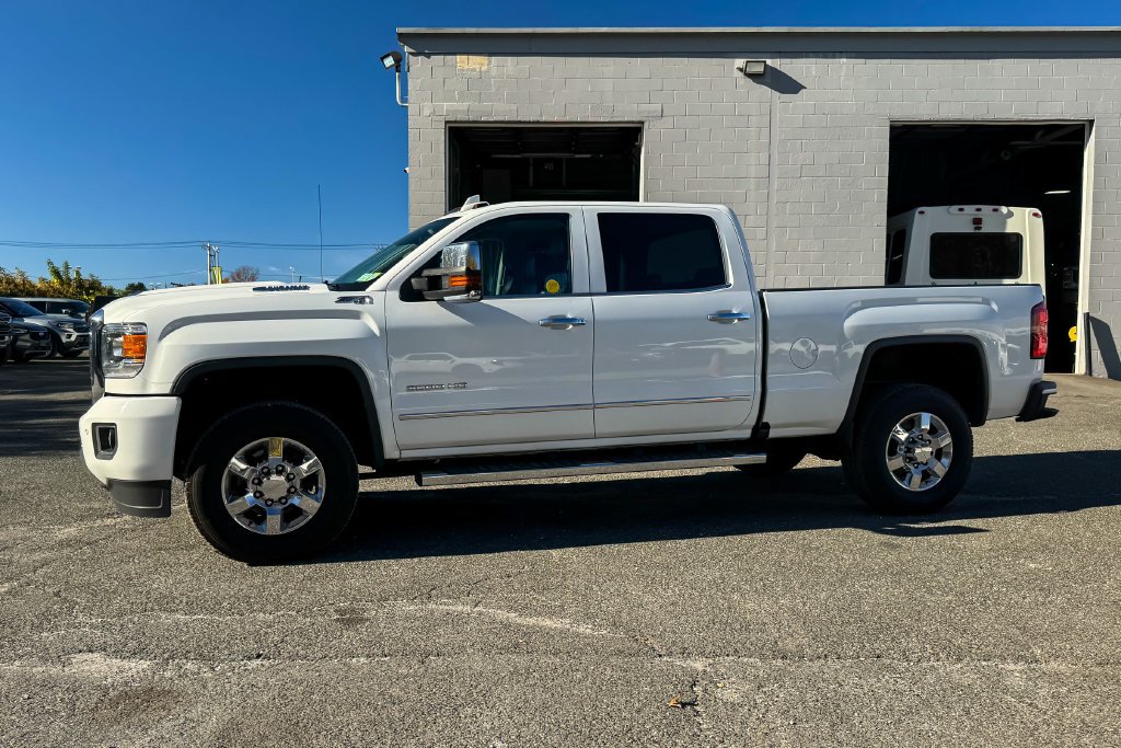Used 2019 GMC Sierra 3500 Denali w/ Duramax Plus Package AWD/4WD image 6