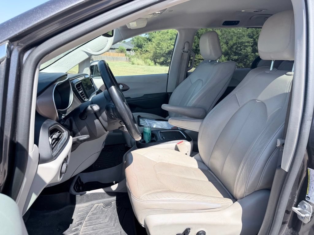 Used 2018 Chrysler Pacifica Touring-L Plus FWD image 7