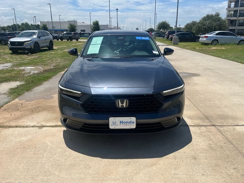 Certified 2025 Honda Accord SE image 3