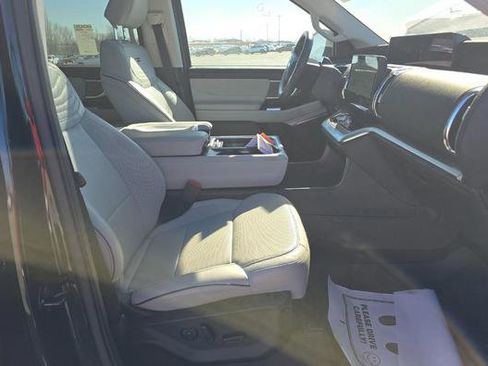 Used 2025 Ford Expedition Platinum w/ Platinum Ultimate Package image 6