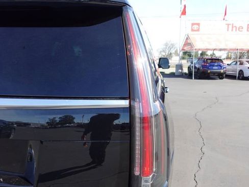 Used 2018 Cadillac Escalade Luxury image 7