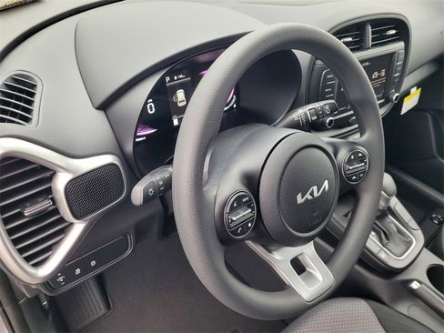 Used 2025 Kia Soul LX image 26