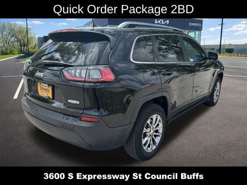 Used 2019 Jeep Cherokee Latitude Plus w/ Cold Weather Group AWD/4WD image 5