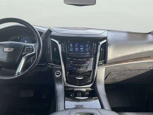 Used 2019 Cadillac Escalade ESV Platinum image 9