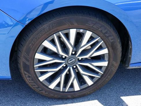 Used 2025 Nissan Altima 2.5 SV FWD image 7