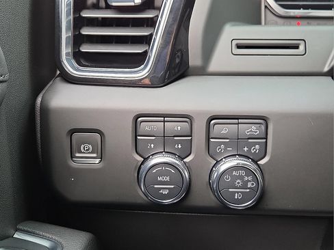 Used 2023 GMC Sierra 1500 Denali AWD/4WD image 17