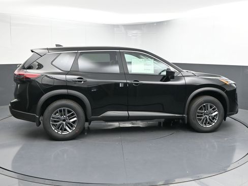 Certified 2025 Nissan Rogue S image 9