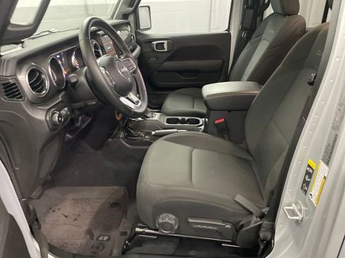 Used 2022 Jeep Wrangler Unlimited Sahara image 9