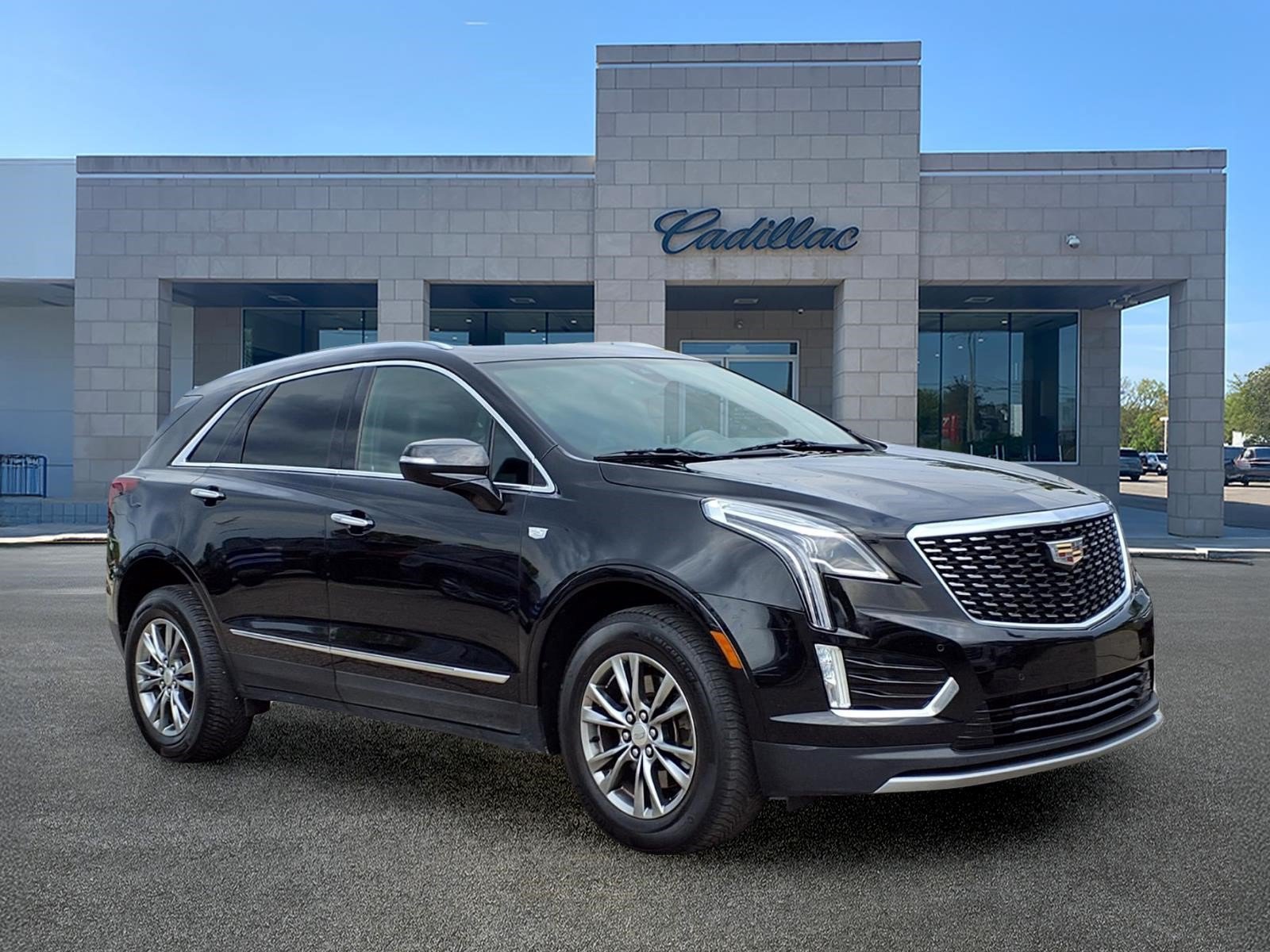 Used 2021 Cadillac XT5 Premium Luxury w/ LPO, Floor Liner Package AWD/4WD image 3