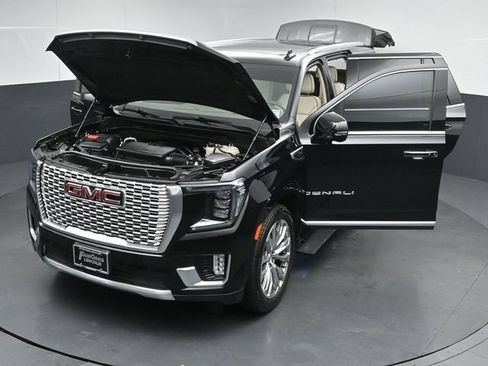 Used 2024 GMC Yukon Denali w/ Advanced Technology Package AWD/4WD image 56