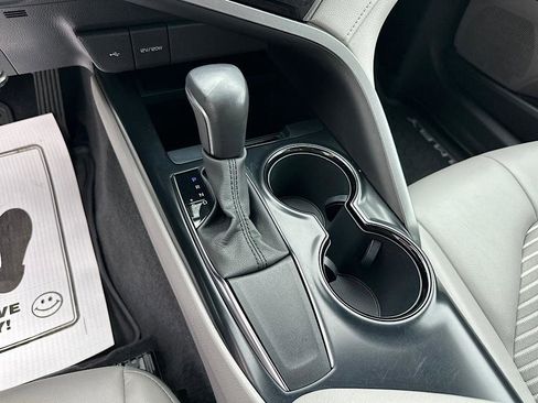 Used 2020 Toyota Camry SE image 26