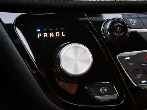 Used 2023 Chrysler Pacifica Touring-L w/ S Appearance Package image 33