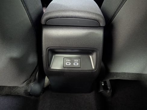 Used 2025 Toyota Corolla LE image 10