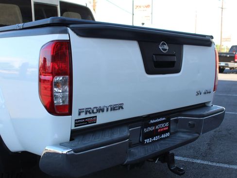 Used 2019 Nissan Frontier SV AWD/4WD image 2