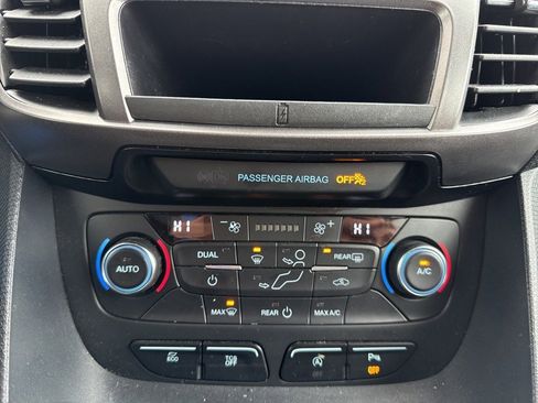 Used 2020 Ford Transit Connect XLT image 18