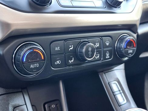 Used 2019 GMC Acadia Denali w/ Technology Package AWD/4WD image 25