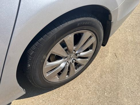Used 2011 Honda Accord EX image 17