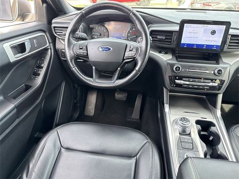 Used 2020 Ford Explorer XLT w/ Equipment Group 202A image 10