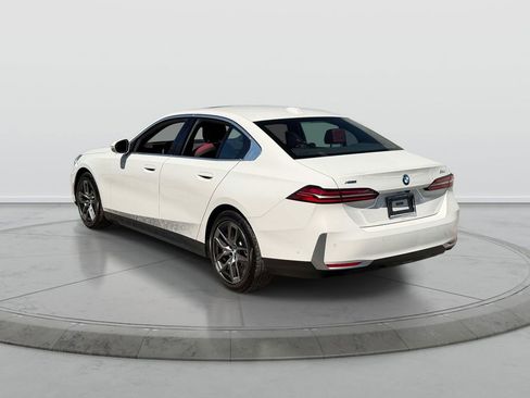 Used 2026 BMW 530i xDrive AWD/4WD image 5