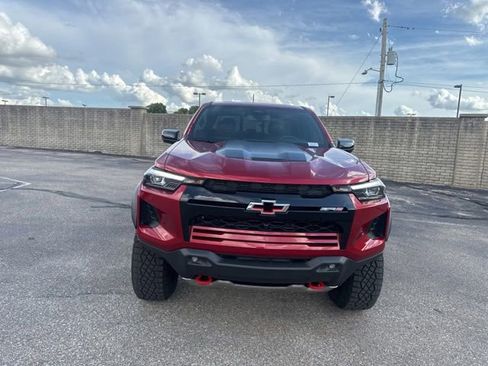 Used 2026 Chevrolet Colorado ZR2 w/ Technology Package AWD/4WD image 2