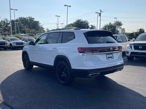 Certified 2024 Volkswagen Atlas SE w/ Panoramic Sunroof Package FWD image 5