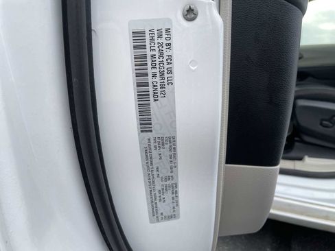 Used 2022 Chrysler Voyager LX image 25