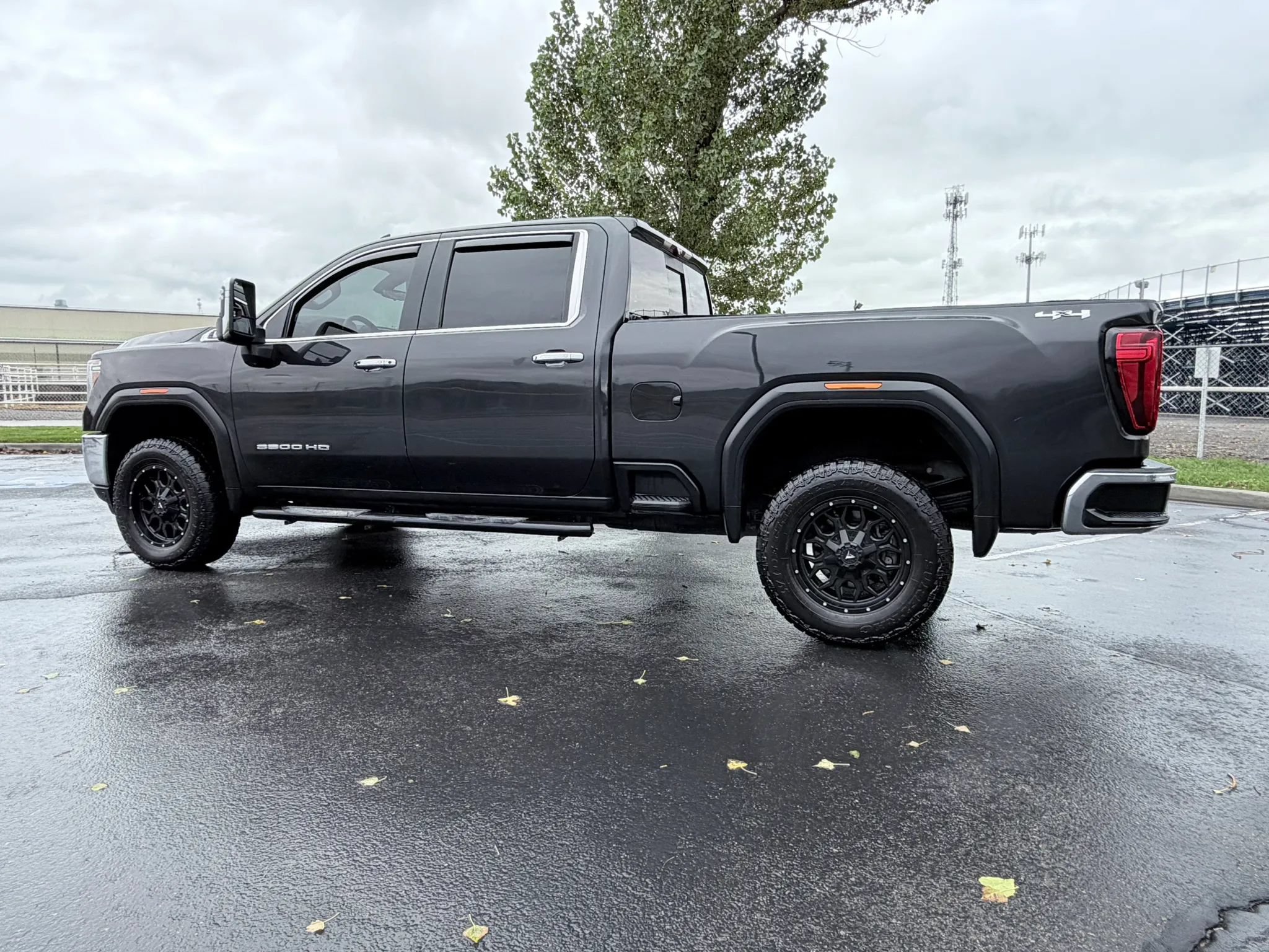 Used 2020 GMC Sierra 3500 SLT w/ Technology Package AWD/4WD image 8