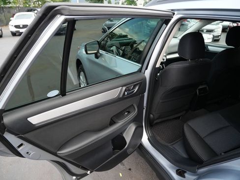 Used 2017 Subaru Outback 2.5i Premium AWD/4WD image 28