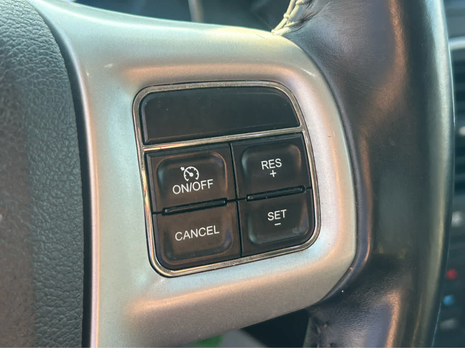 Used 2016 Chrysler Town & Country Touring FWD image 22