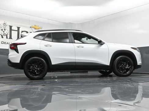 New 2026 Chevrolet Trax LT w/ Sunroof Package FWD image 31