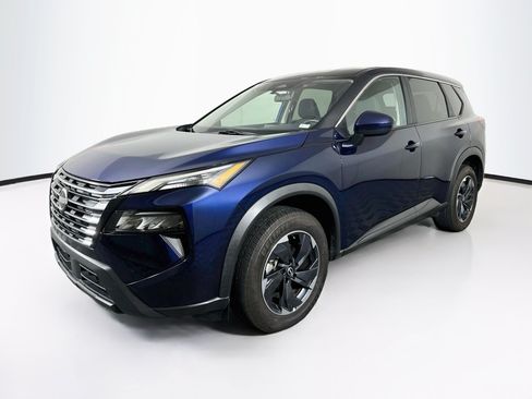 Used 2024 Nissan Rogue SV AWD/4WD image 3