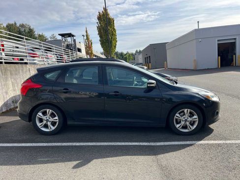 Used 2014 Ford Focus SE w/ SE Winter Package image 6