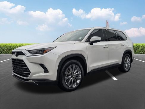 Used 2024 Toyota Grand Highlander AWD image 10