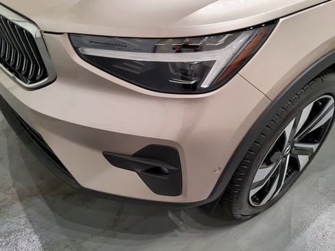 Used 2024 Volvo XC40 B5 Plus w/ Protection Package Premier AWD/4WD image 7