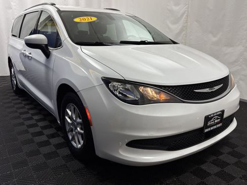 Used 2021 Chrysler Voyager Lxi image 15