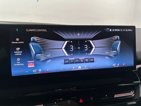 Used 2024 BMW 530i xDrive w/ M Sport Package image 27