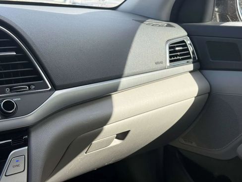 Used 2017 Hyundai Elantra Limited w/ Limited Tech Package 04 image 17