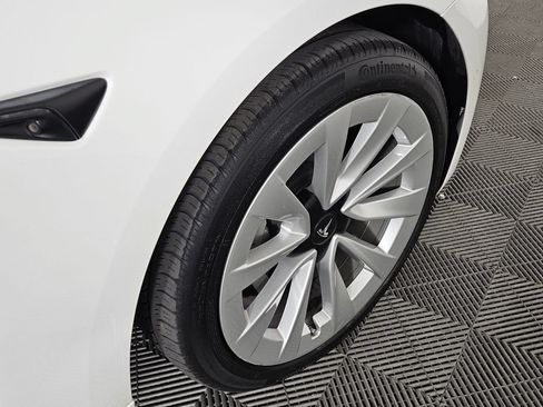 Used 2022 Tesla Model 3 Long Range AWD/4WD image 4